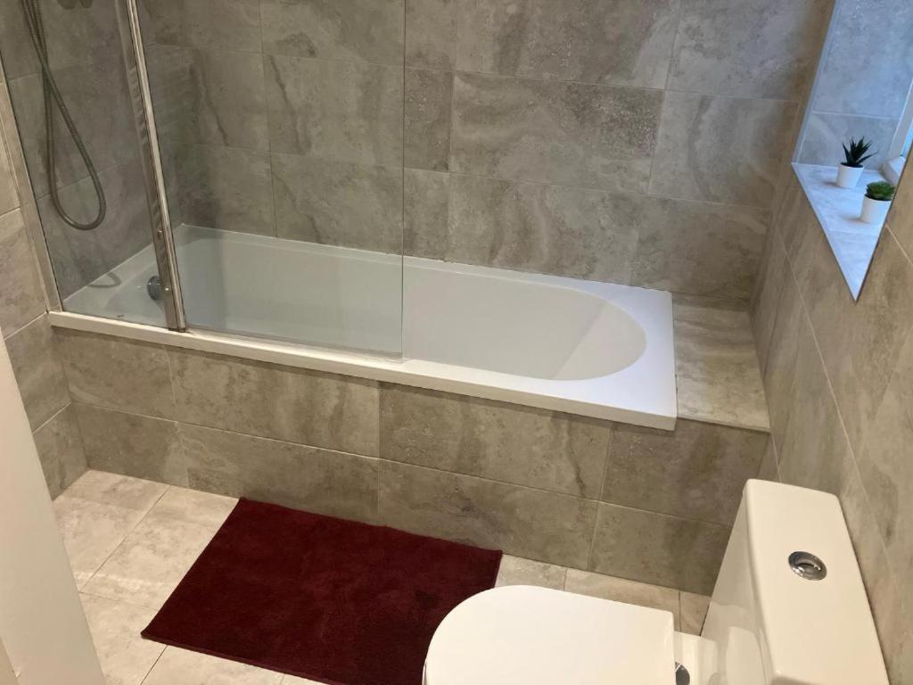 Brilliant 2 Bed Apartment - Spacious, Central & Well-Connected London Eksteriør billede