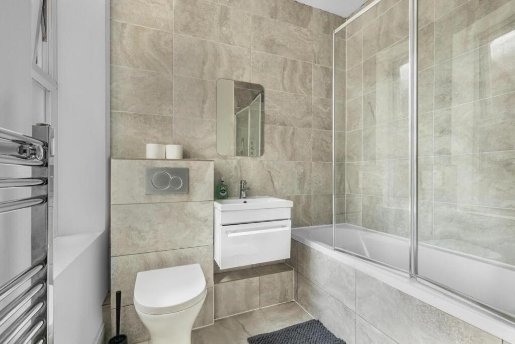 Brilliant 2 Bed Apartment - Spacious, Central & Well-Connected London Eksteriør billede